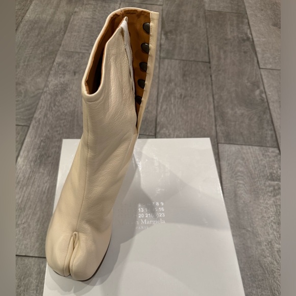 Maison Margiela tabi leather ankle boots - Picture 8 of 9